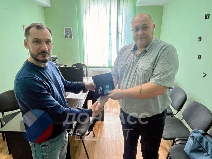 Директор колледжа из Дебальцево получил награду из Камчатки