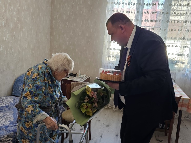 Глава Предгорья поздравил участницу войны