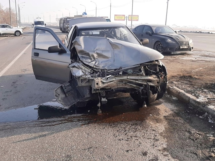 Водитель ВАЗа получил травму головы на дороге в Хакасии