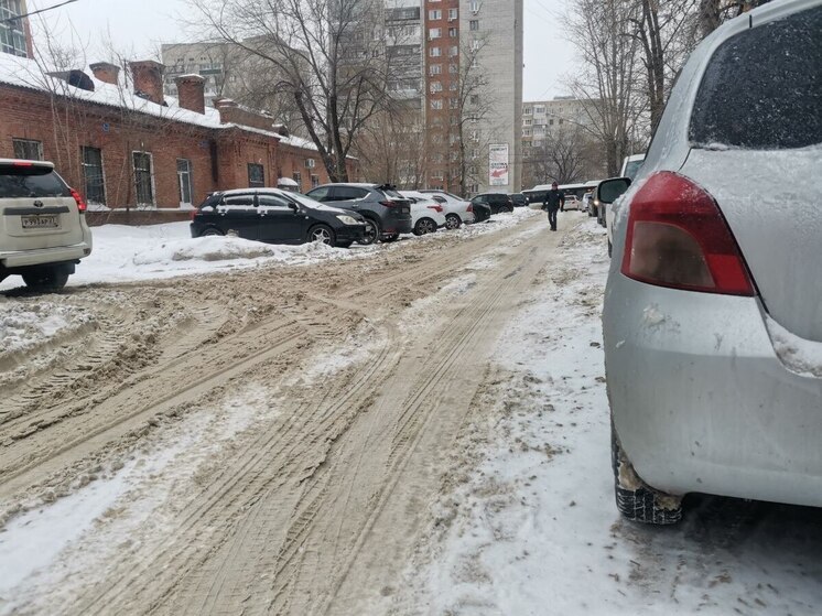 Стало известно, кто будет вести ямочный ремонт дорог во Владивостоке