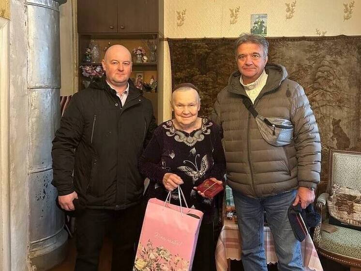 Во Всеволожском районе герой СВО поздравил пенсионерок с 8 Марта