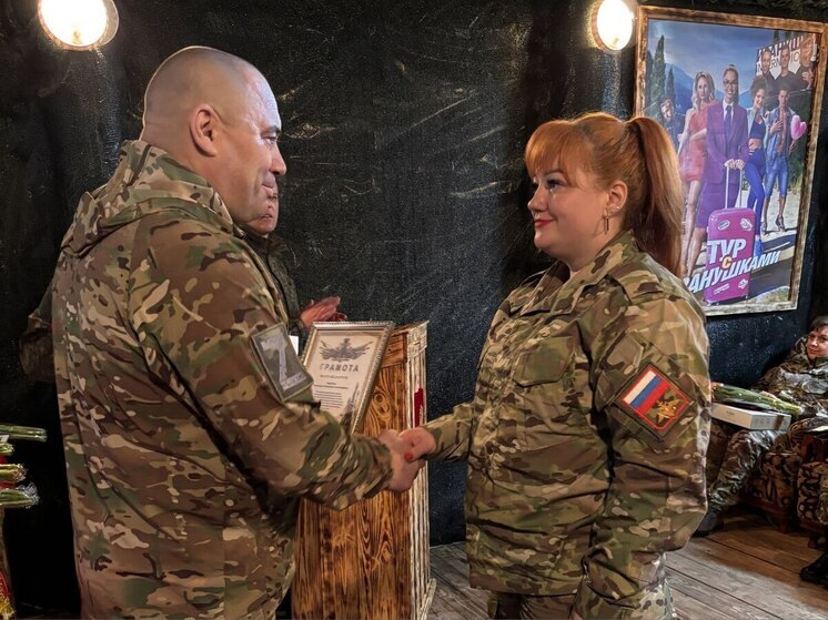 Находящихся на фронте смолянок поздравили с 8 марта