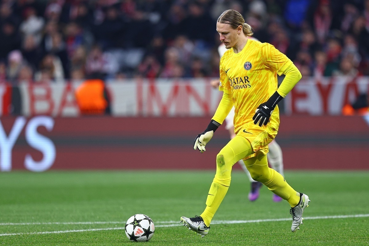 Вратарь ПСЖ Сафонов помог своей команде разгромить «Ренн».