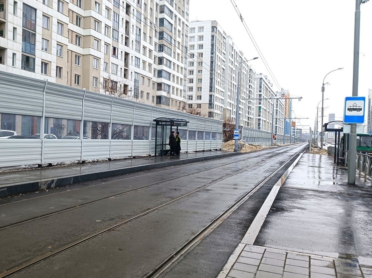 В Екатеринбурге разгромили остановку «Улица Павла Шаманова»