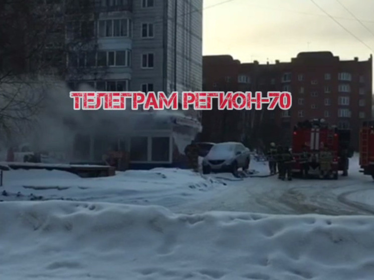 Пожарные рассказали о возгорании цветочного павильона в Томске