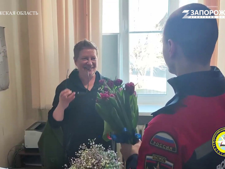 Добровольцы-спасатели из Запорожской области поздравили женщин, находящихся на службе