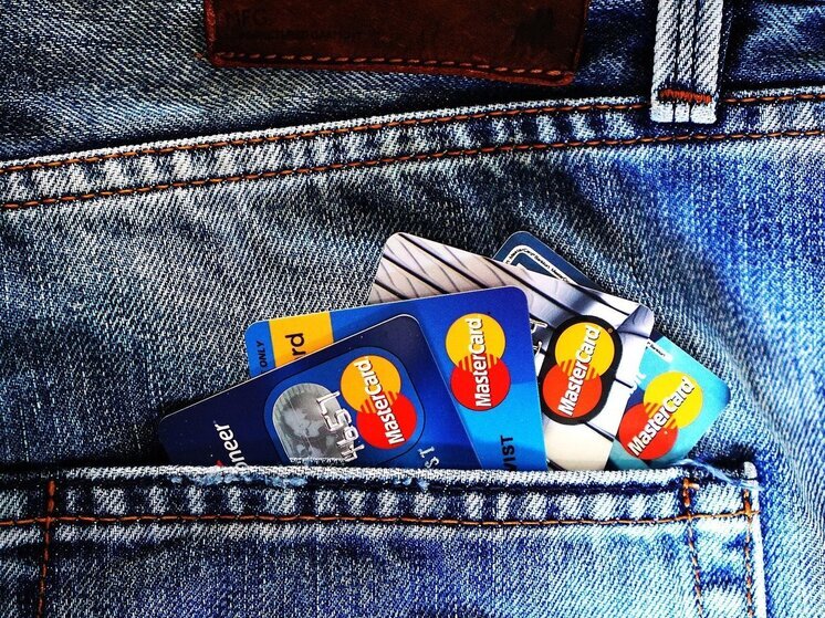 СМИ: в работе Visa и Mastercard в Киеве произошел сбой