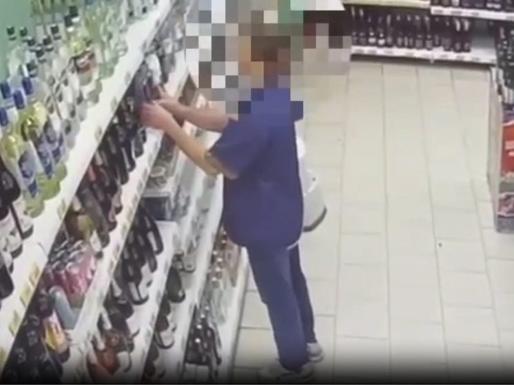 Двух калужан поймали на кражах алкоголя из магазина в Воскресенском