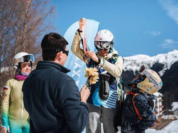В горах Сочи завершились соревнования по слалому и сноуборду, посвящённые Международному женскому дню