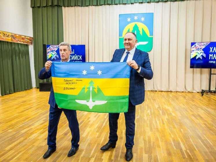 Флаг Ханты-Мансийска вернулся в Югру с Северного полюса