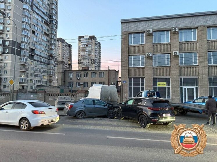 В Ростове в серьезной аварии пострадали три человека