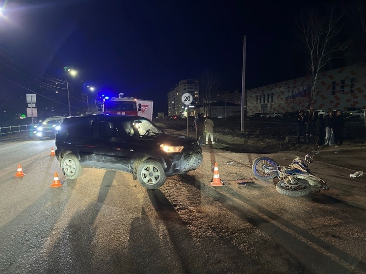 На Орловщине мотоциклист попал в больницу после столкновения с внедорожником