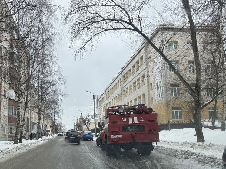В Кировском экономико-правовом лицее прошла эвакуация