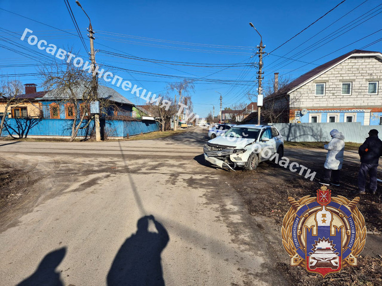 В Мясново автоледи на "Ауди" столкнулась с кроссовером "Фольксваген Тигуан"