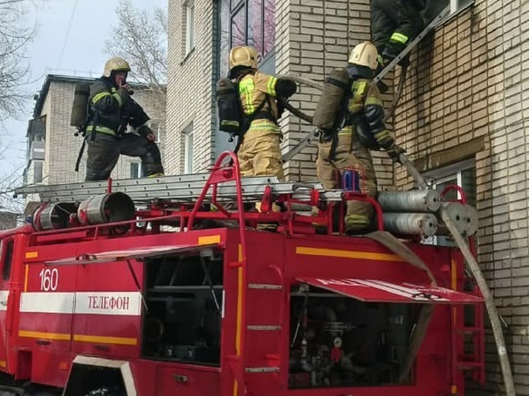 В Барнауле ребенка спасли из пожара, вызванного коротким замыканием