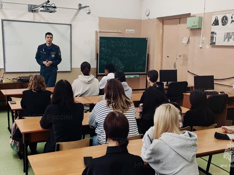 Новомосковские спасатели учат школьников правилам безопасности