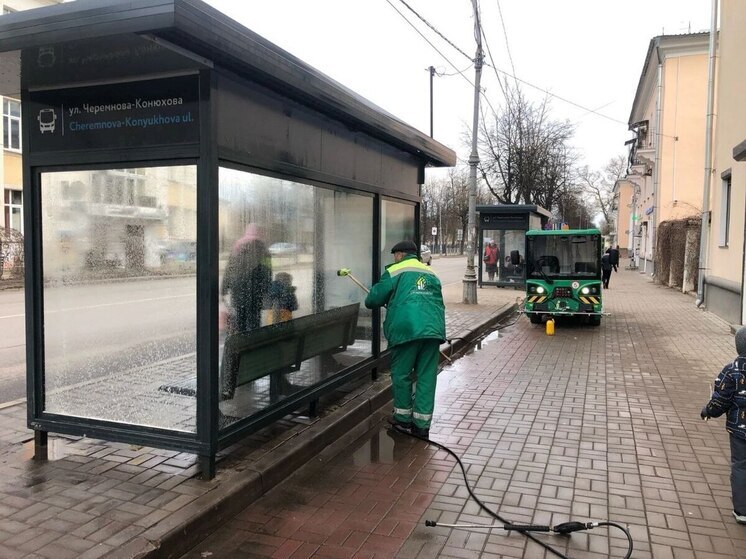 Коммунальщики приступили к генеральной уборке Великого Новгорода
