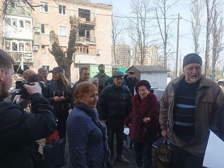 Тринадцать семей получили ключи от новых квартир в Авдеевке