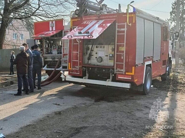 Калининградские спасатели вытащили из огня двух человек