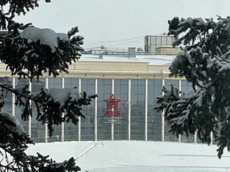 В Якутске установили световой логотип Года защитника Родины