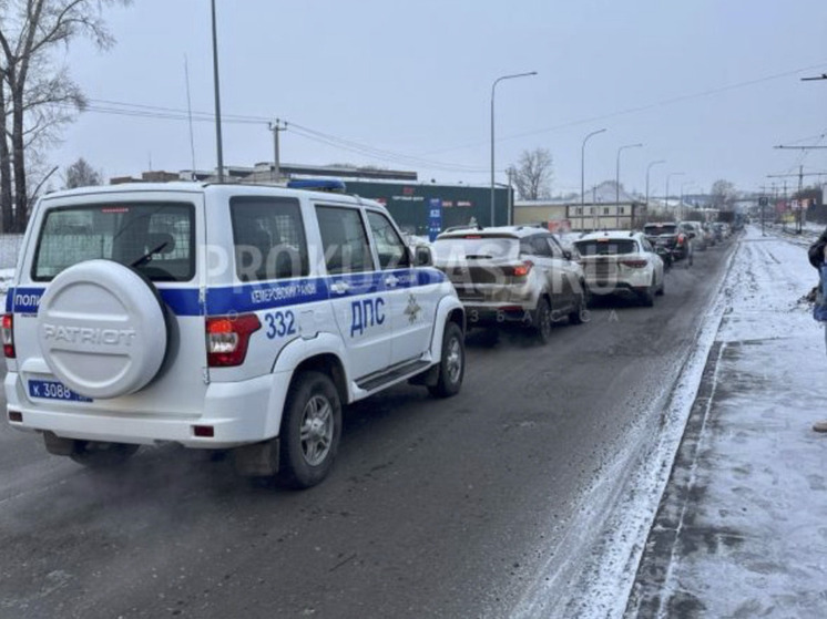 Транспортные заторы сковали Кемерово в утренние часы