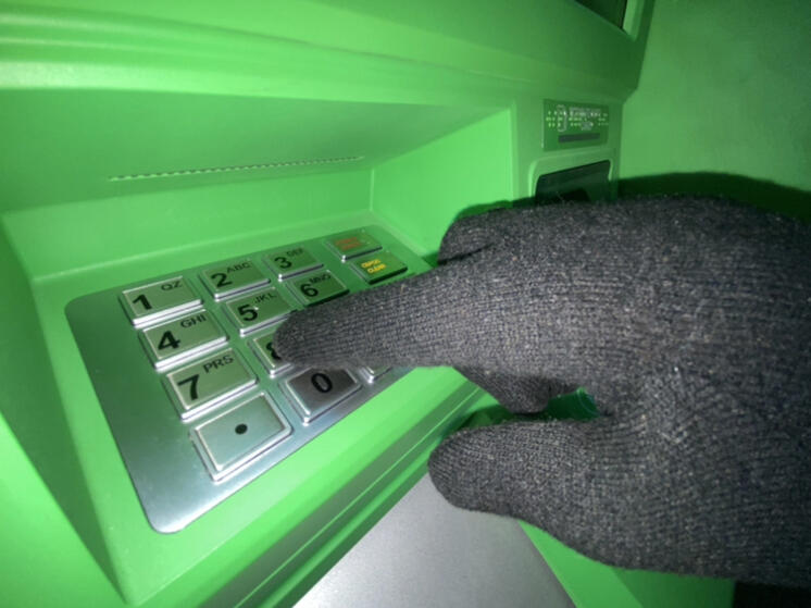 Пенсионерка из Сафоново перевела мошеннику свыше 2 млн рублей на «безопасный счет»