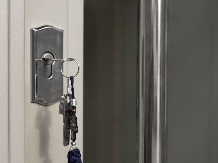 Эксперт Крючкова: мошенники могут вашу продать квартиру, подделав документы