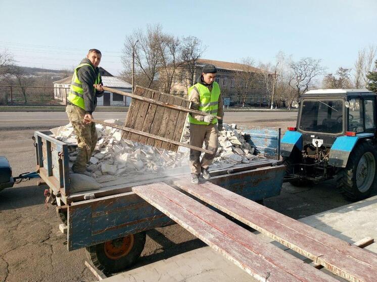 Бригада из Чувашской Республики завершила демонтаж в доме культуры в Андреевке