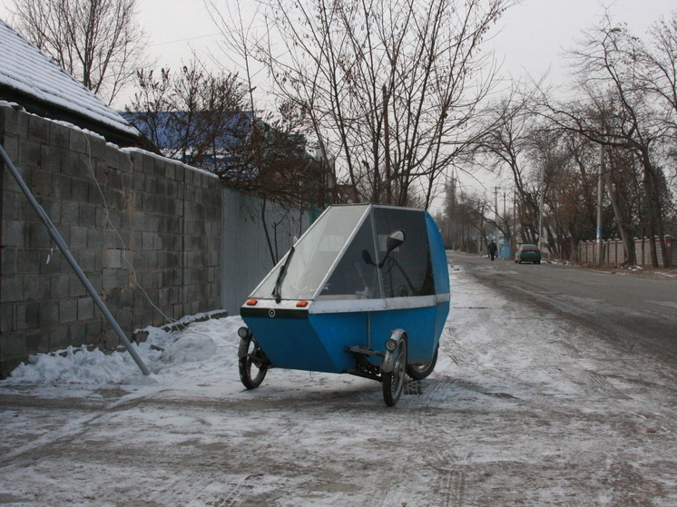 В Кыргызстане усилен контроль за водителями мопедов и скутеров