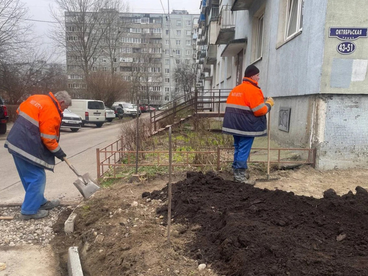 Калининградские коммунальщики начали ремонтировать места зимних прорывов труб