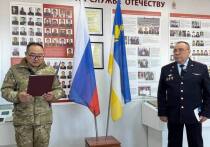 Гоу Цзянмина в столице Бурятии знают как Виктора, или просто как Витю-китайца. Его история стала вирусной в конце декабря 2024 года, когда в соцсетях разлетелось видео участника специальной военной операции, говорящего на ломаном русском. С тех пор он стал народным любимцем, а в марте 2025 года боец, находясь в отпуске, получил долгожданный российский паспорт. 
