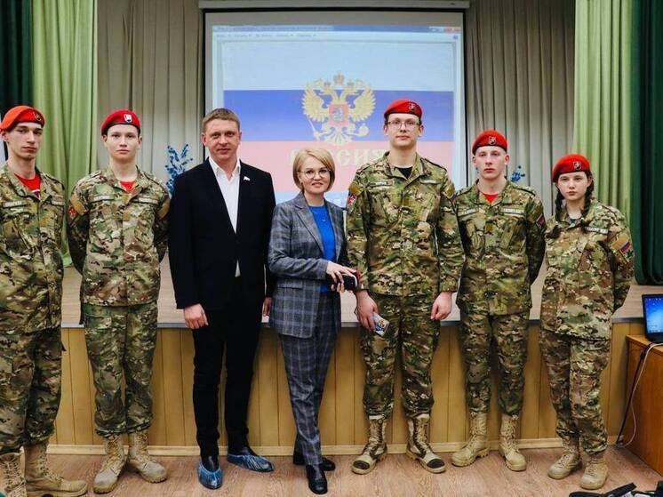 Депутат думы Иркутска по округу № 1 вручила юбилейные медали