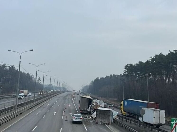 На Симферопольском шоссе заблокировано движение из-за смертельного ДТП