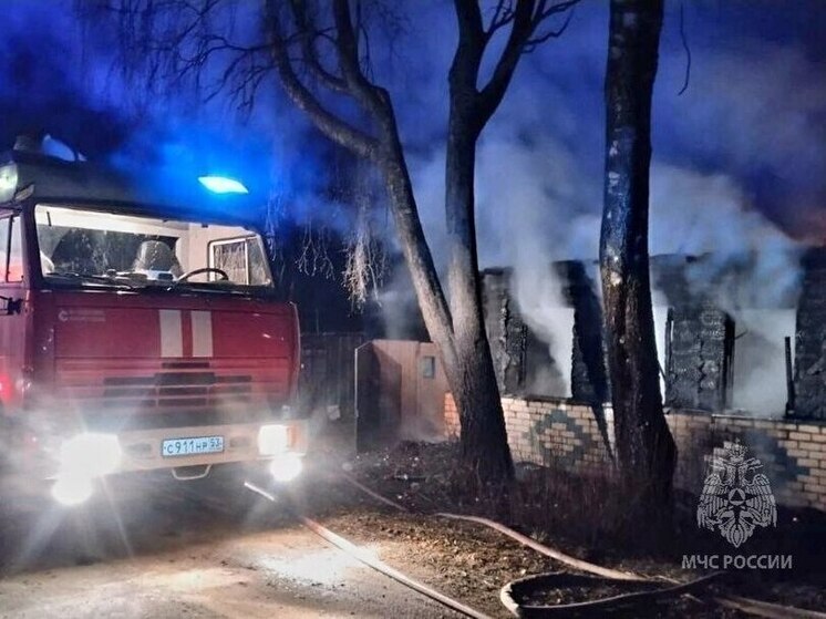 В Боровичском районе пожар оставил от жилого дома одни обугленные стены