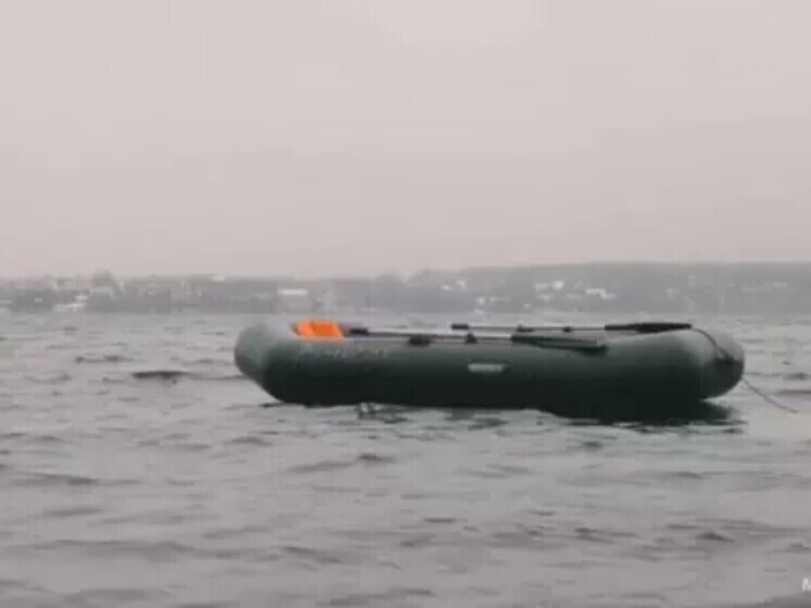 Двое мужчин провалились под лед в Ростовской области