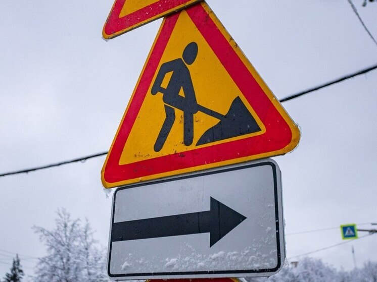 В Петербурге обрушилась часть Ладожского моста из-за ДТП с самосвалом