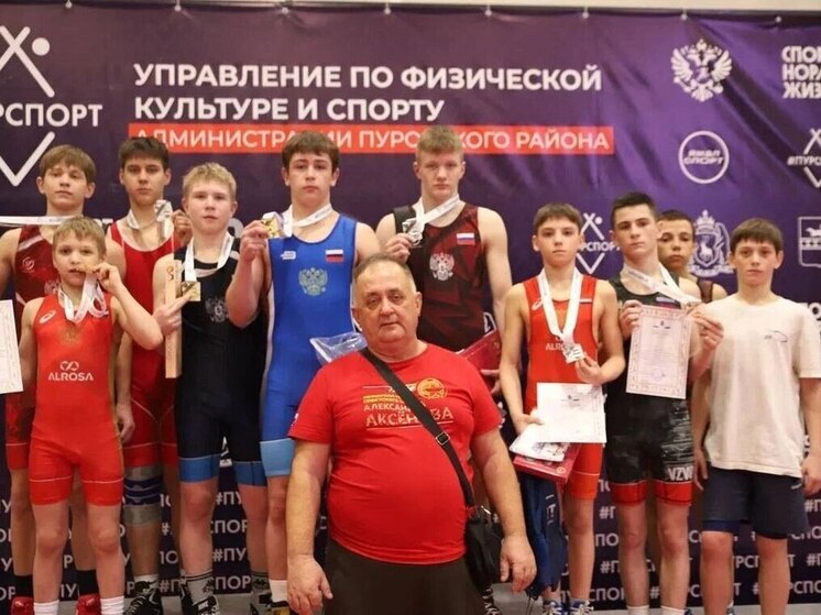 Молодые спортсмены из ДНР привезли восемь медалей с турнира по греко-римской борьбе