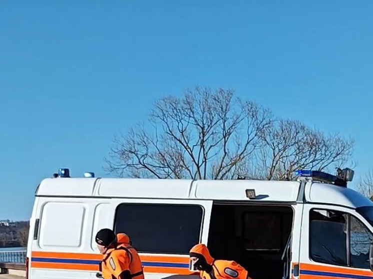 Толщина льда на Оке в Калуге составляет от 20 до 30 см