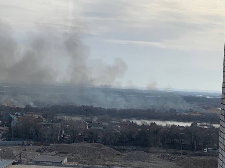 В Азовском районе произошло возгорание сухой растительности