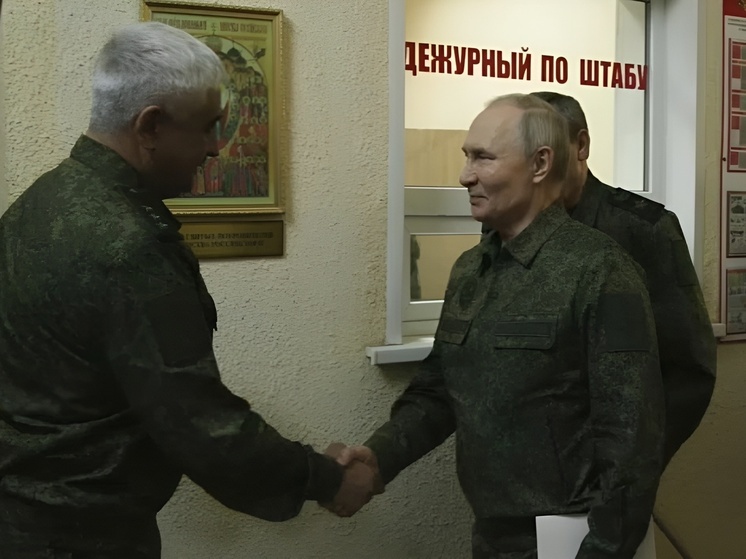 Владимир Путин прибыл в штаб в Курской области, надев военную форму