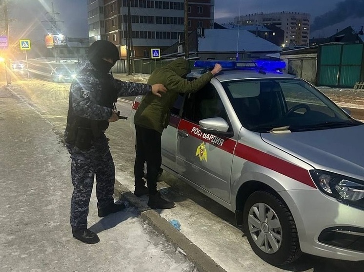 В Бурятии в Северобайкальске росгвардейцы задержали хулигана с ножом