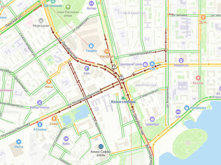 Собралась пробка в Казани от перекрестка Чистопольской и Декабристов