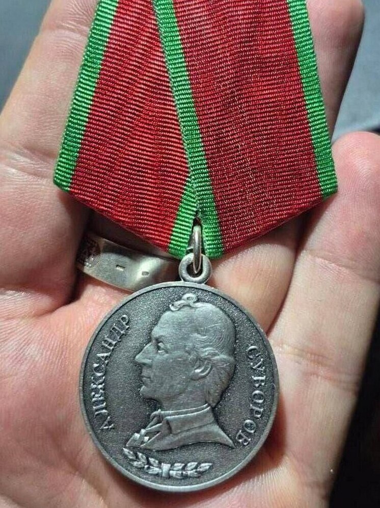 Липецкий участник СВО получил медаль Суворова