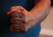 Головные боли, проблемы с дыханием и сном могут быть свидетельством того, что человек находится в отношениях с манипулятором