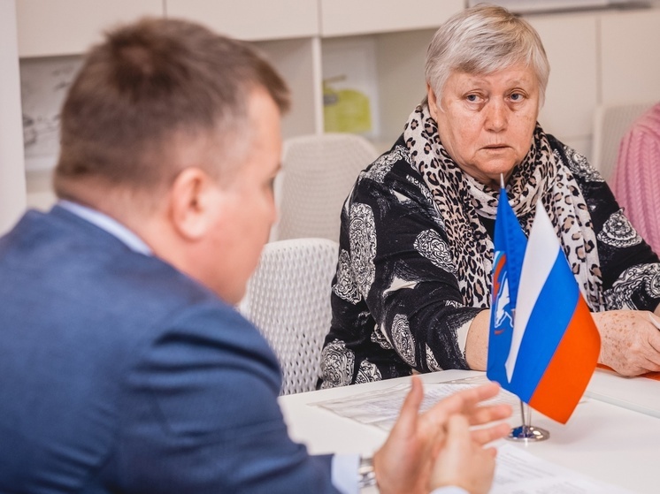 Липчане пожаловались депутату Госудмы на «серую» зп и коммуналку