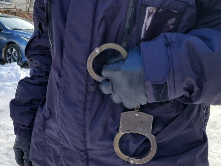 Передал свою банковскую карту неизвестному и угодил в колонию житель Хабаровска