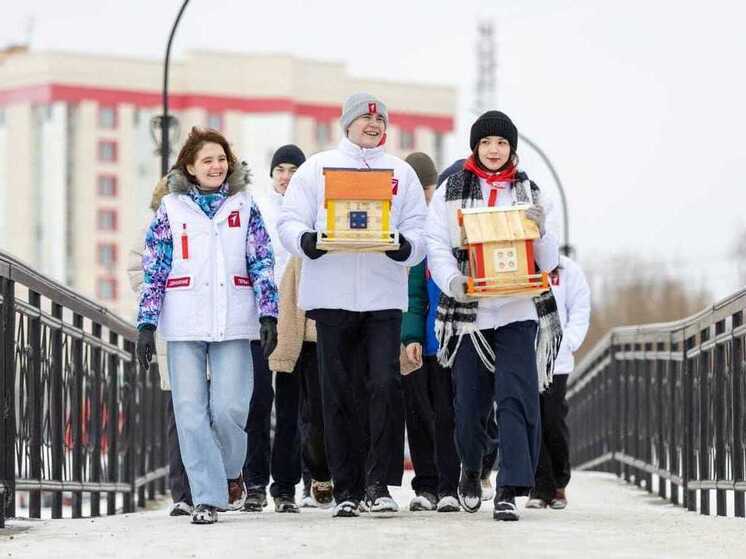 В Сургуте заключенные делают кормушки и скворечники