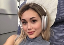 Фигуристка Елизавета Худайбердиева, выступающая в танцах на льду в паре с Егором Базиным, поделилась забавным фотоснимком. В кадр попала только нижняя часть тела 22-летней спортсменки, снятая сзади.