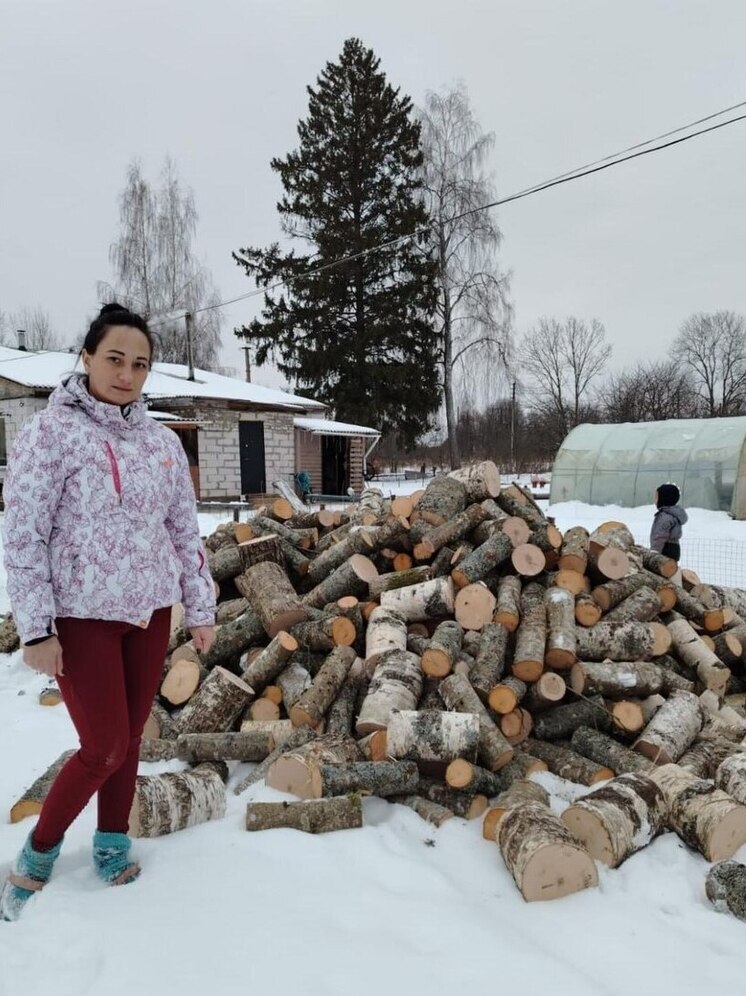 Жители Островского района получили дрова благодаря фонду «Земляки»