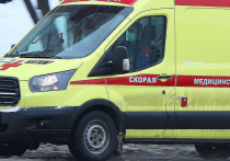 Девушка погибла, выпав из окна многоэтажного дома на северо-востоке Москвы прямо на автомобиль